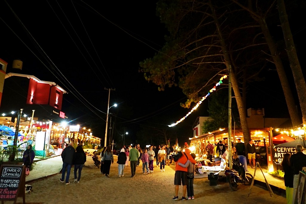 Feria de verano en el centro del pueblo.